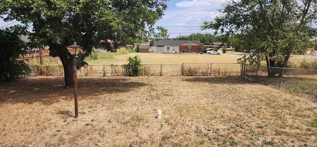 Building Photo - 3308 SW Salinas Dr