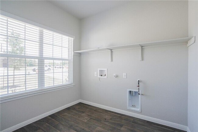 Building Photo - Beautiful and Spacious 4 BR / 3 BA Home fo...