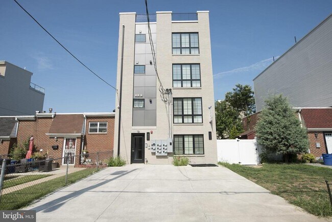 Building Photo - 726 N 19th St