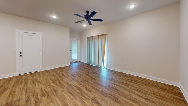 Building Photo - 1119 N Broadview Ln