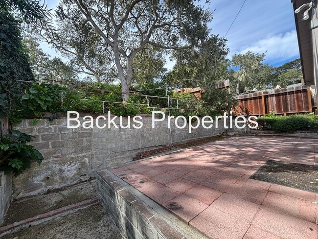 Building Photo - Wonderful two-bedroom home in established neighborhood