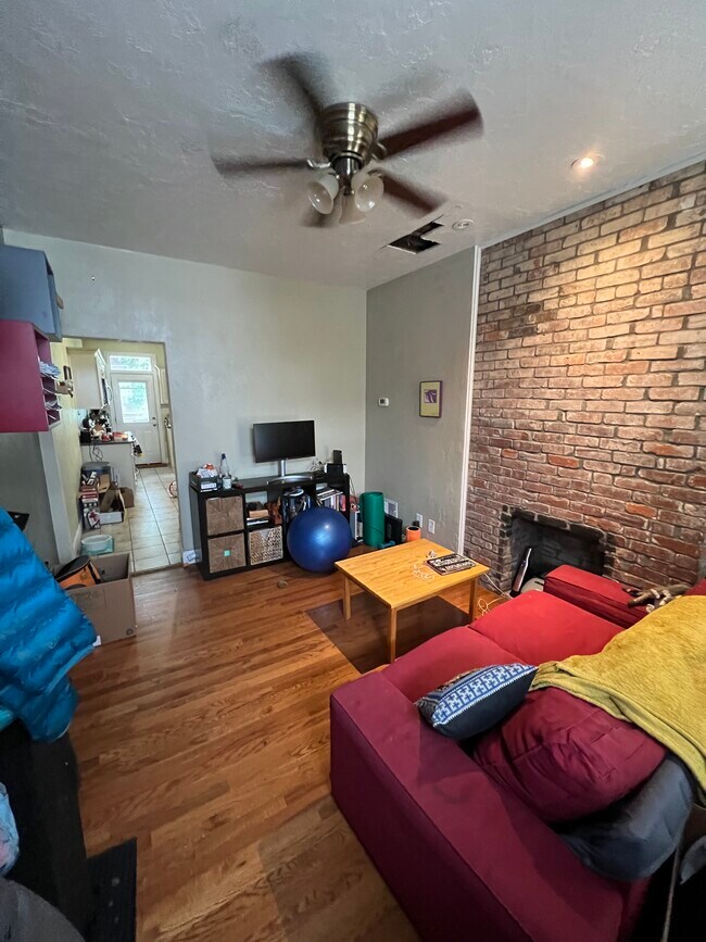 Building Photo - 1527 Saturn Way