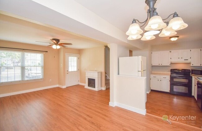 Building Photo - 2585 Jean Dr