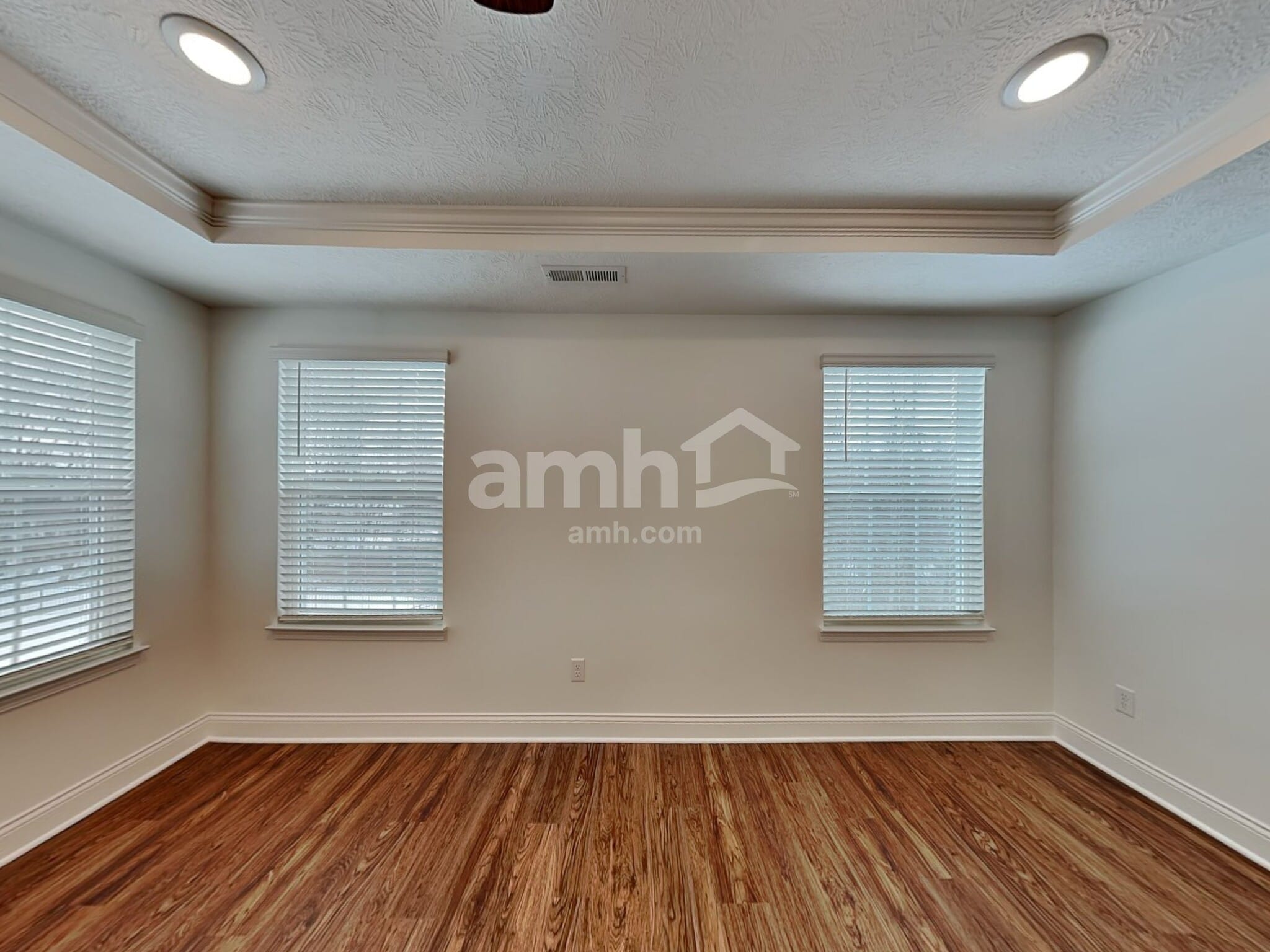 Building Photo - 886 Castor Dr