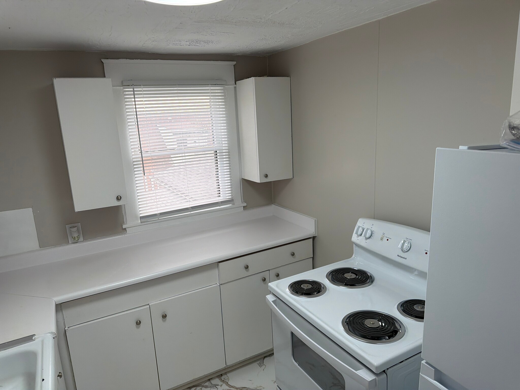 Building Photo - 422 W Main St