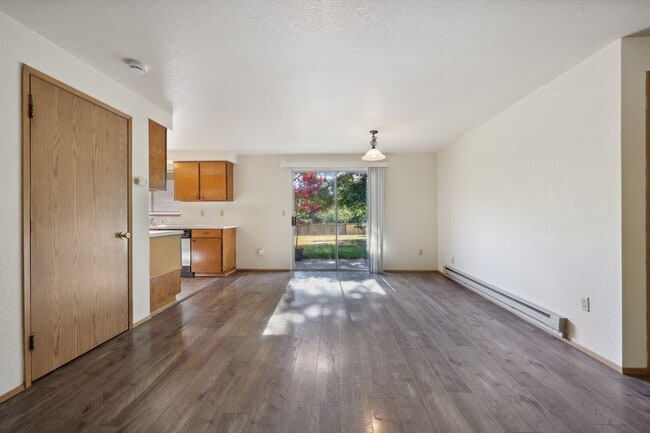 Building Photo - Move in ready now! West side cutie! 2 bed,...