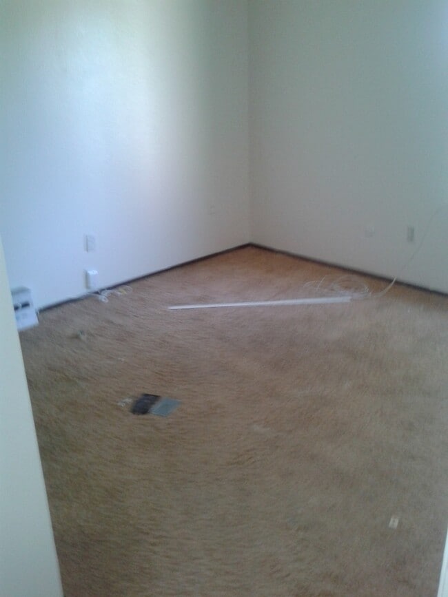 Building Photo - Spacious 3 bedroom 2 bath home located in Modesto