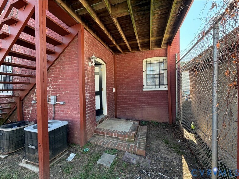 Building Photo - 114 S Addison St