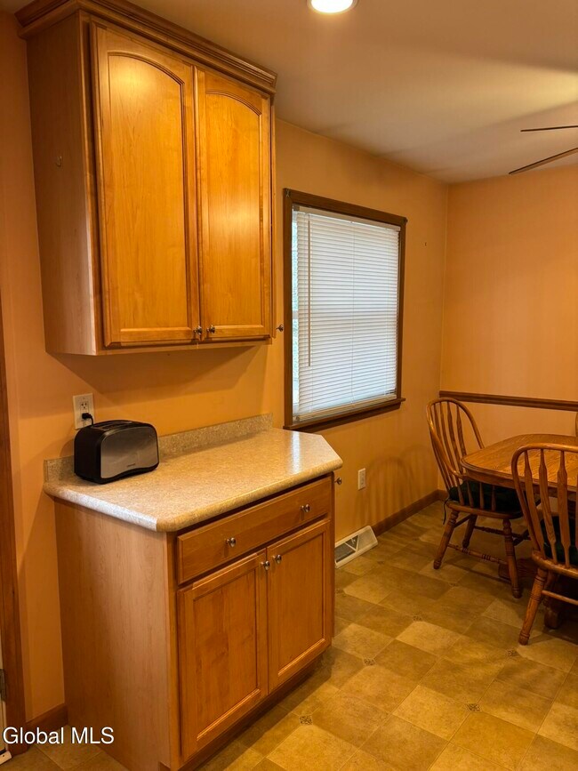 Building Photo - 52 Trottingham Rd