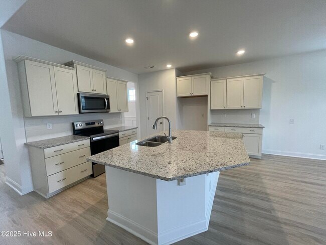 Building Photo - 637 Watauga Ln
