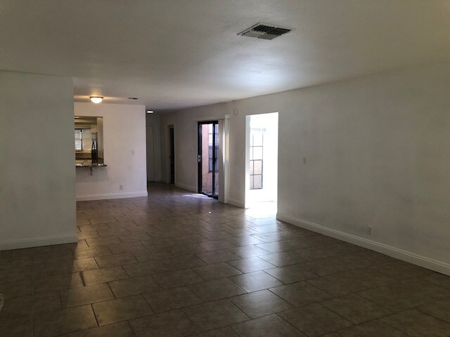 Building Photo - 3944 Edgemoor Way