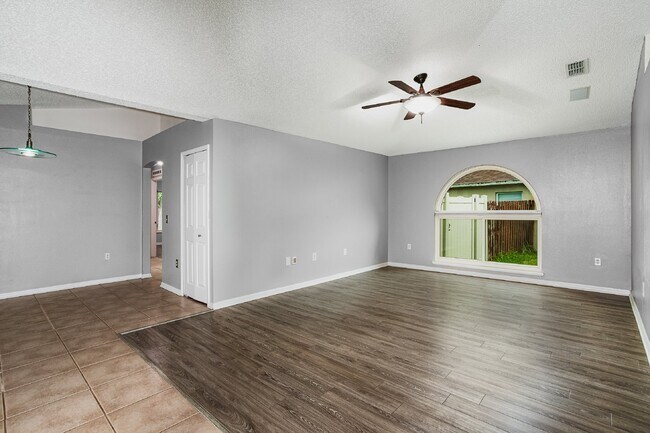 Building Photo - FOR RENT:  4 BEDROOM 2, BATHROOM HOME IN H...