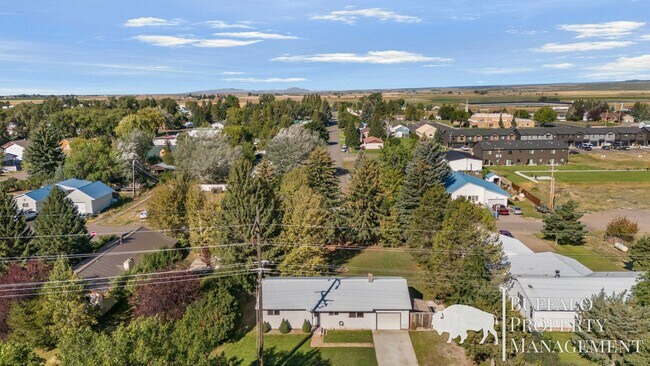 Building Photo - 578 Maple Leaf Dr