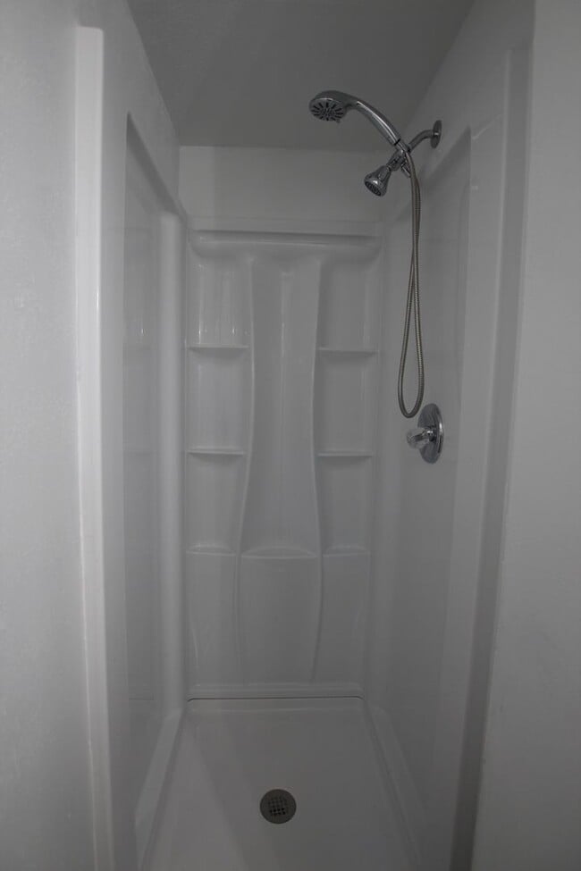 Building Photo - Adorable 3 Bed 2 Bath in Tyler with TWO Living Spaces! 1/2 OFF FIRST FULL MONTHS RENT!!