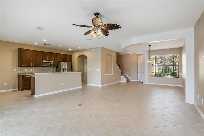 Building Photo - Beautiful Townhome in Vizcaya