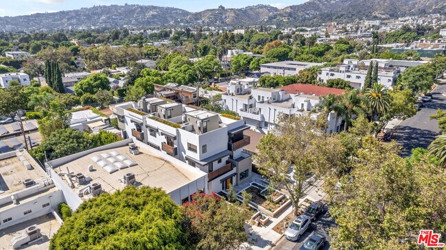 Building Photo - 1123 N Formosa Ave