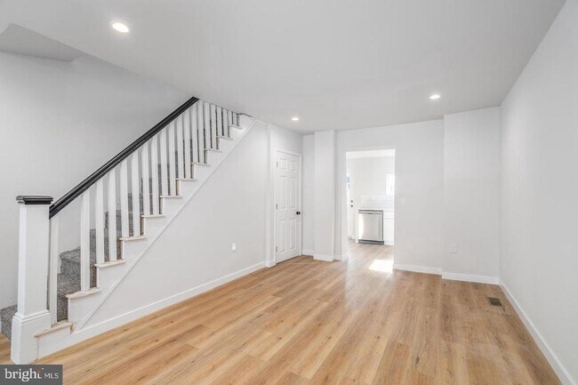 Building Photo - 438 Dudley St