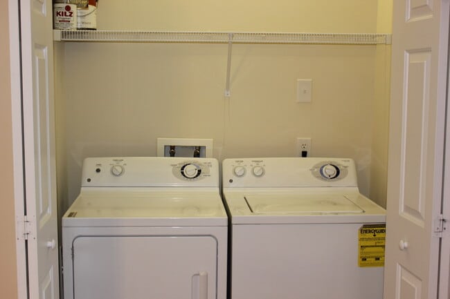 Building Photo - 3 Bedroom, 2.5 Bath Townhouse for Rent