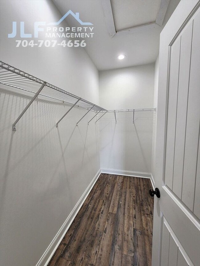 Building Photo - Charming 3 Bed/2 Bath Ranch in Kings Mount...