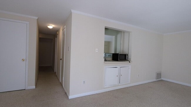 Building Photo - Classic 4 Bed 3.5 Bath Brick Townhome With...