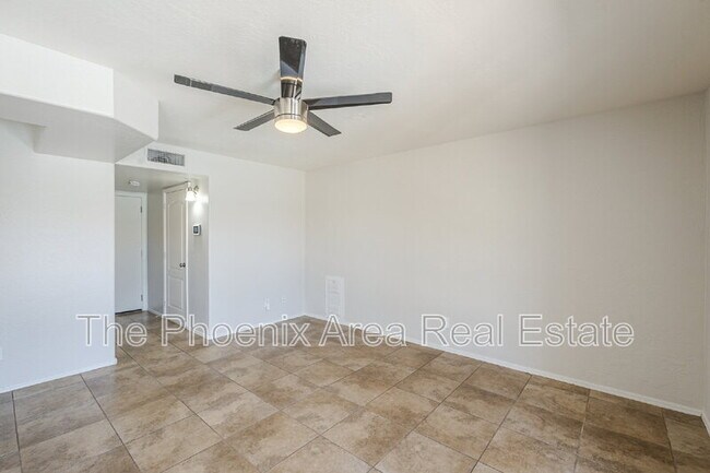 Building Photo - 1441 W Shellfish Dr