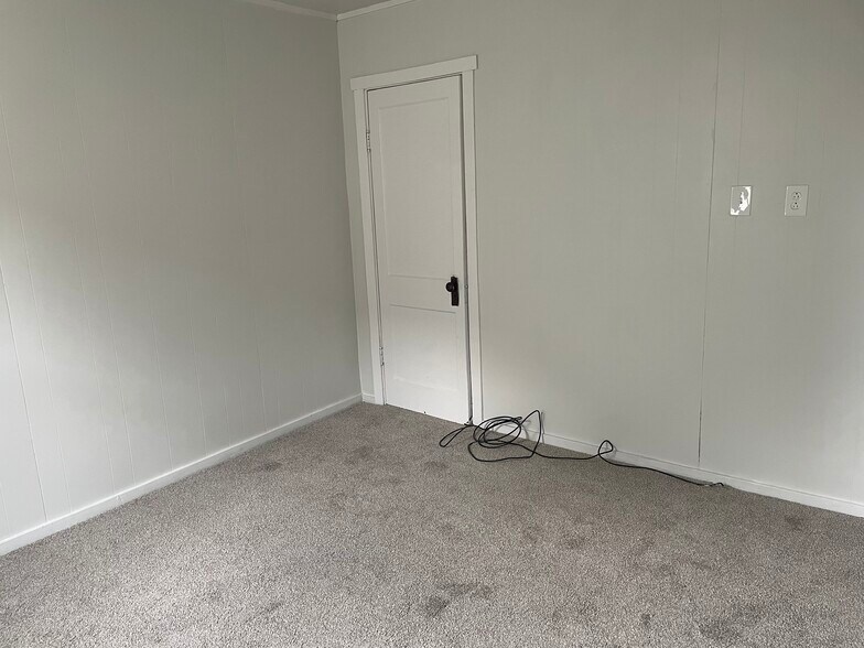 Building Photo - 36 Lincoln Ave