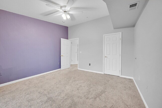Building Photo - $1,650- 1 Bed, 1 Bath Condo in Aurora with...