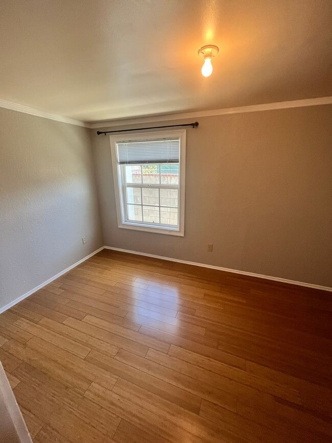 Building Photo - Well-Maintained San Diego Home with Classi...