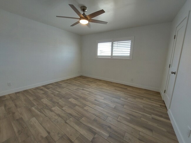 Master Bedroom - 1233 W Manhatton Dr