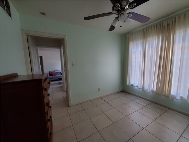 Building Photo - 3202 Grooms St