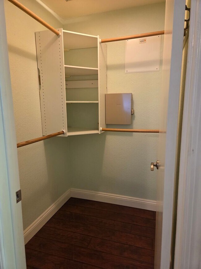 Building Photo - Great location off Sunrise & Coloma - Renovated 3bdrm, 2 bath