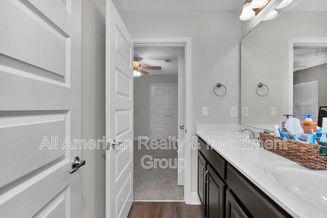 Building Photo - 8001 Silver Maple Dr
