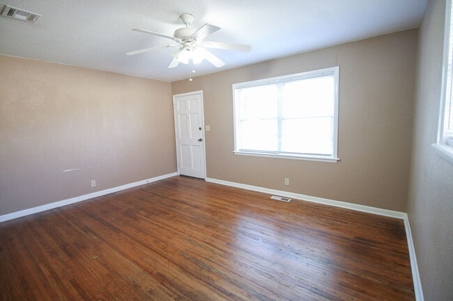 Building Photo - 3-Bedroom Home with Yard in East Tulsa – Ready Mid May!