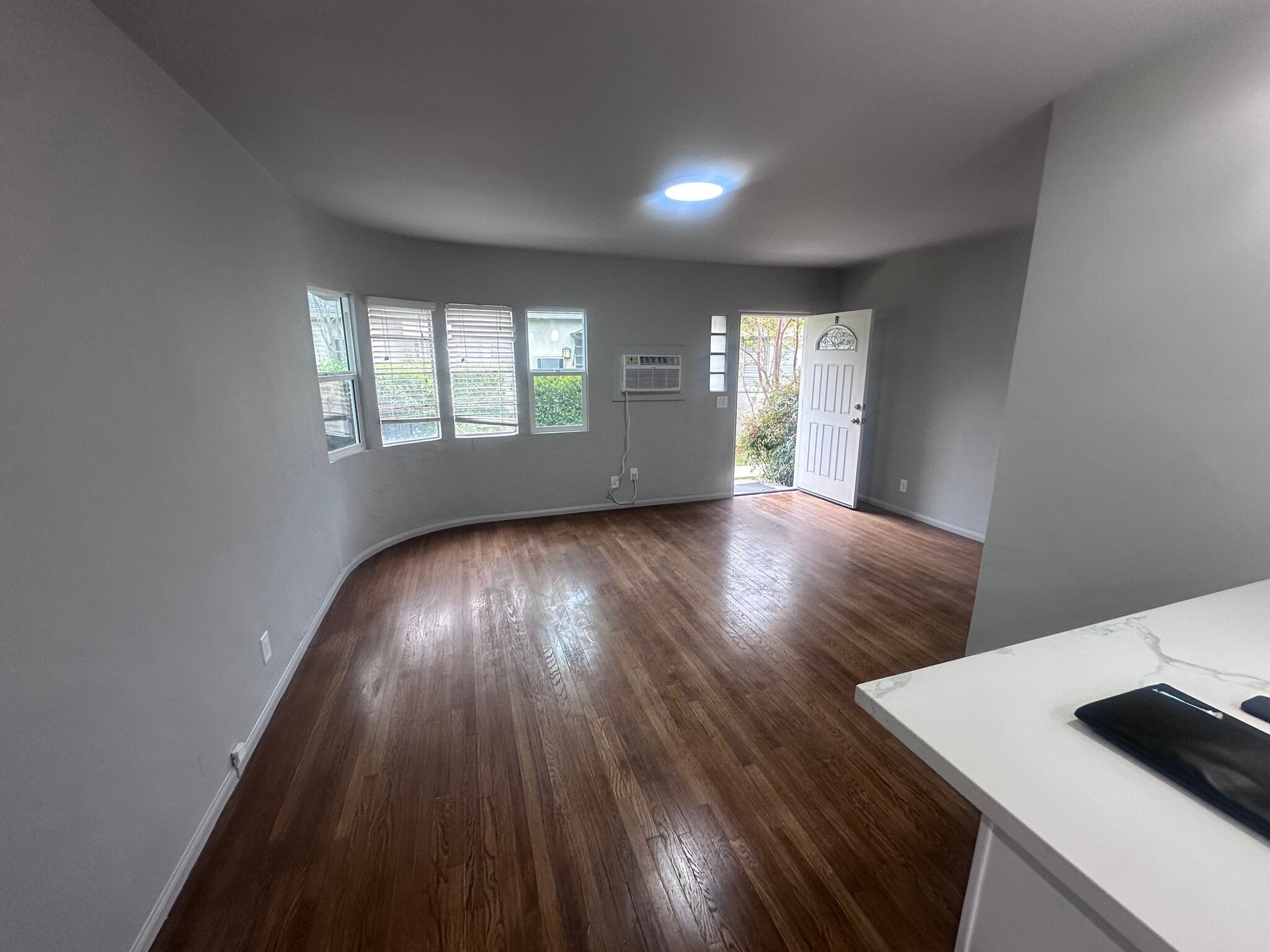 Building Photo - 1810 W Alameda Ave