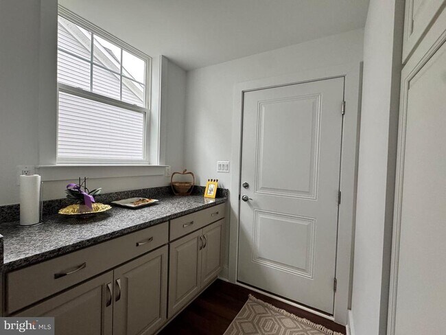 Building Photo - 8708 Southrun Ct