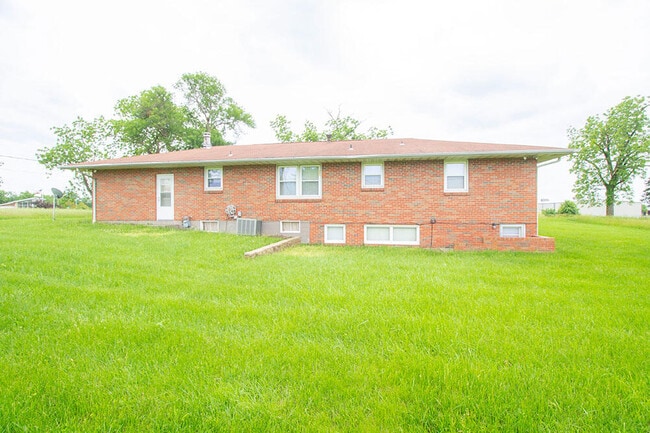 Building Photo - 1213 E Smiley Ln