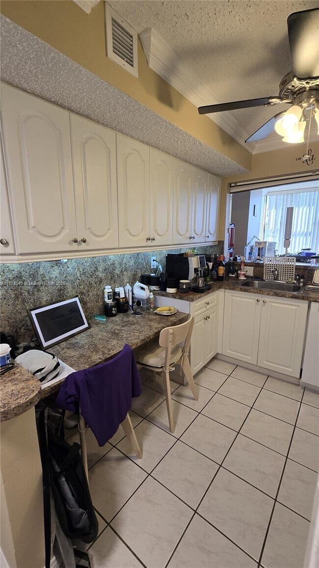 Building Photo - 2017 S Ocean Dr