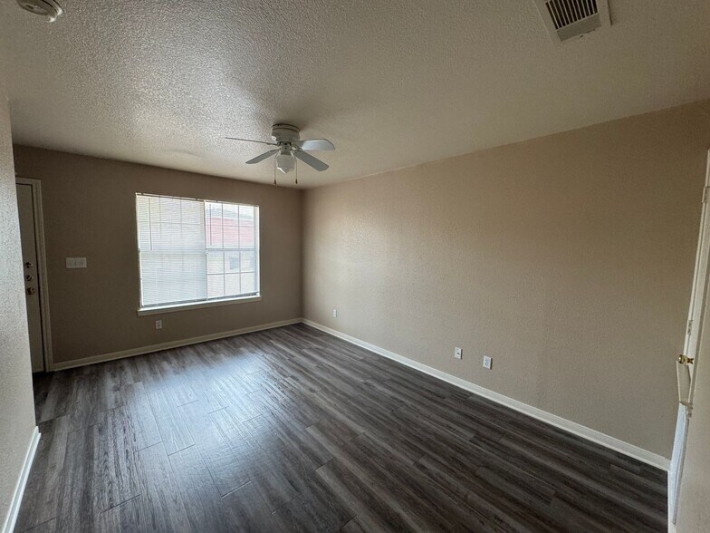 Building Photo - 3805 Ys Pak Ct