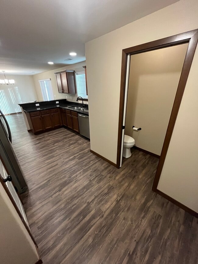 Building Photo - 55 Jaro Wy