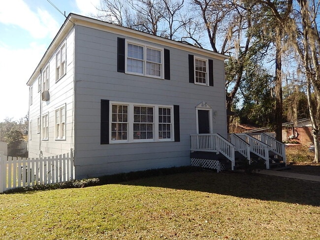 Building Photo - SPACIOUS Quincy 2/1 w/ Wood Floors, All New Windows, New Deck, over 1200 sq ft, & More! $1095/mon...