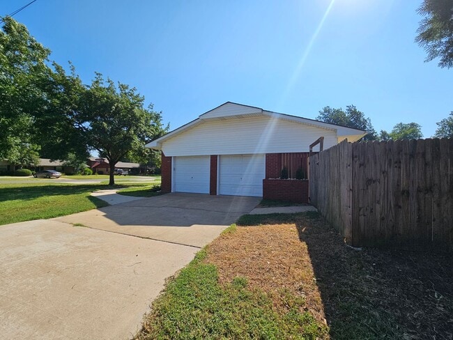 Building Photo - (3) Bed/(2) Bath with Storm Shelter and Mowing Included! Avail NOW!