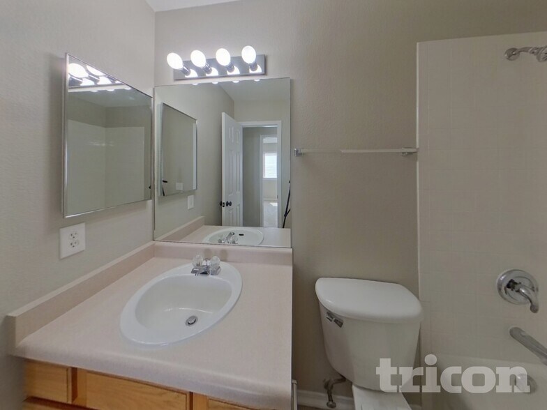 Building Photo - 5119 Chaise Dr