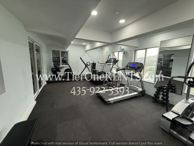 Building Photo - This property offers a NO DEPOSIT option available for qualified renters