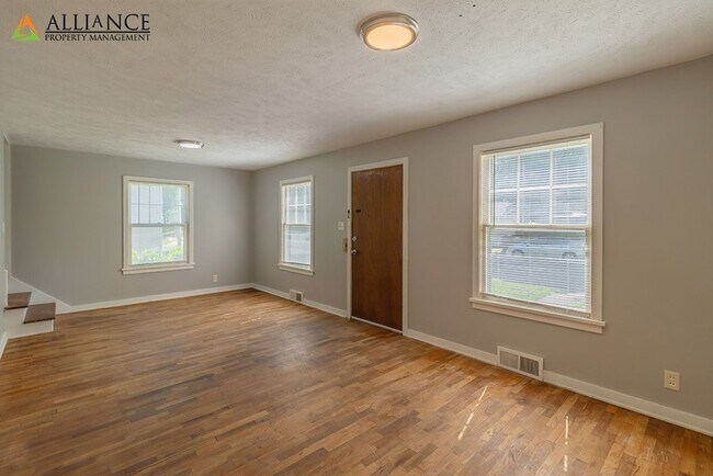 Building Photo - 1404 Legore Ln