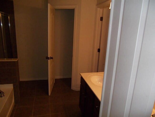 Building Photo - 4920 Hastings Terrace