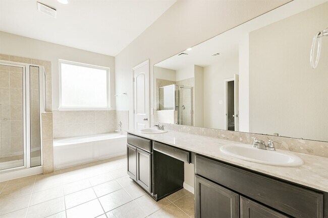 Building Photo - 12638 Silver Winter Trl