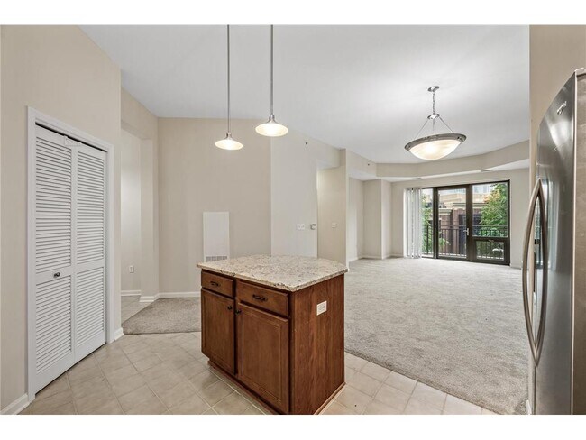 Building Photo - 500 500 E Grant St