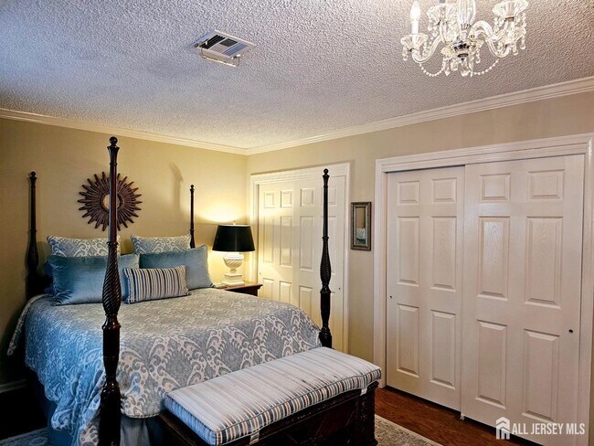 Building Photo - 663 Yorktown Ln