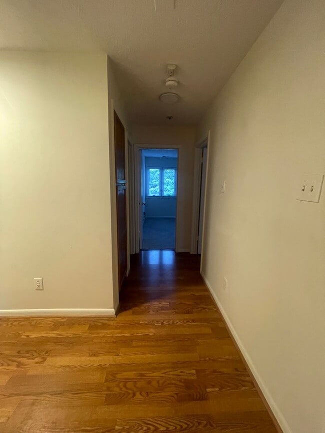 Building Photo - VERY SPACIOUS CONDO ON 3RD FLOOR WITH ELEV...