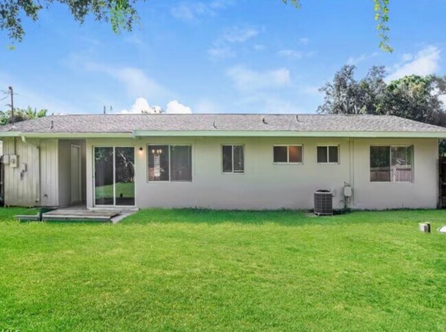 Building Photo - 1532 Pulaski St